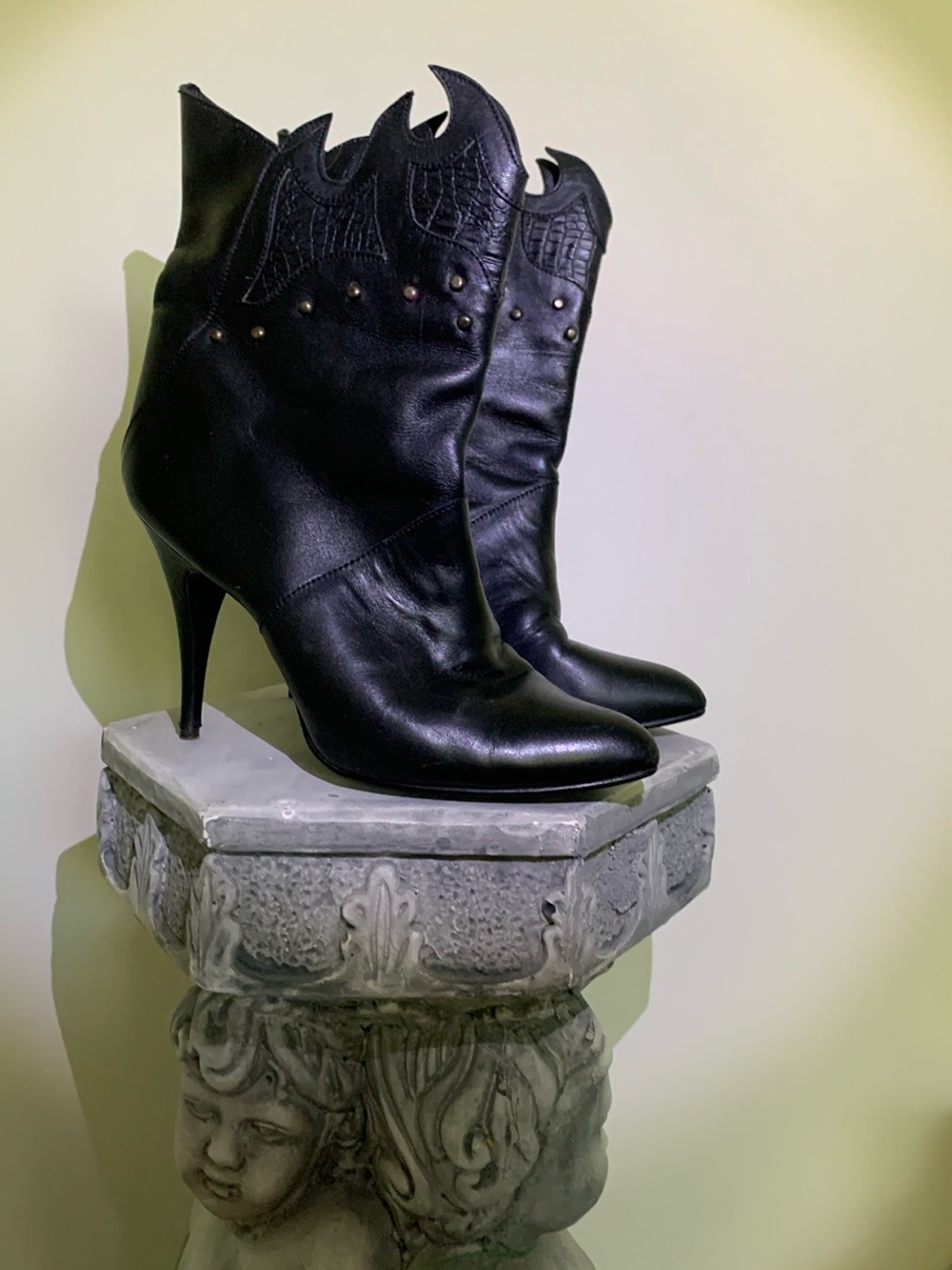 Black Studded Pointed-Toe Heeled WESTERN STYLE Ankle Boots - Size 7